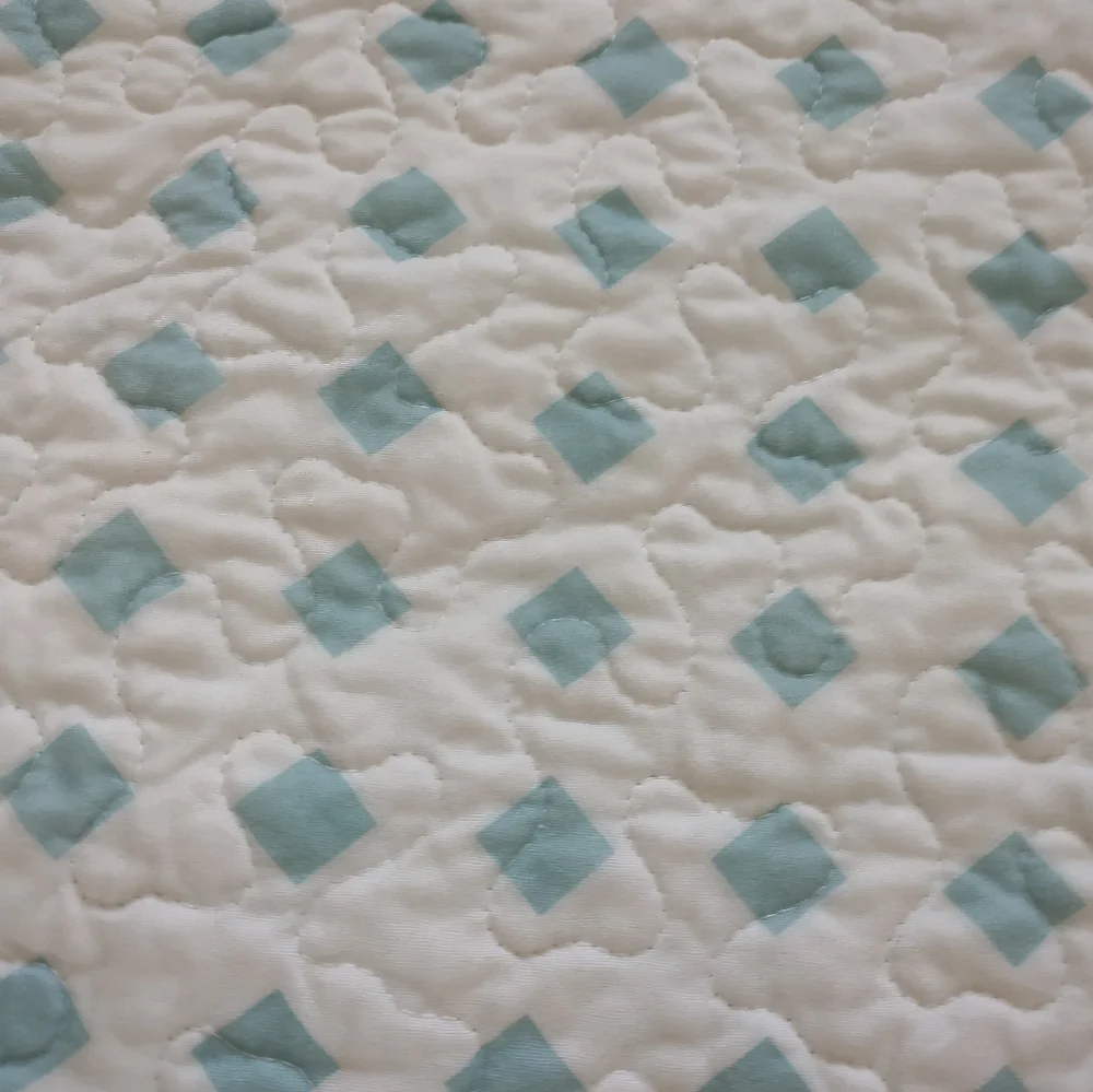 One Reversible Quilt Bedspread Blue White Floral Diamonds